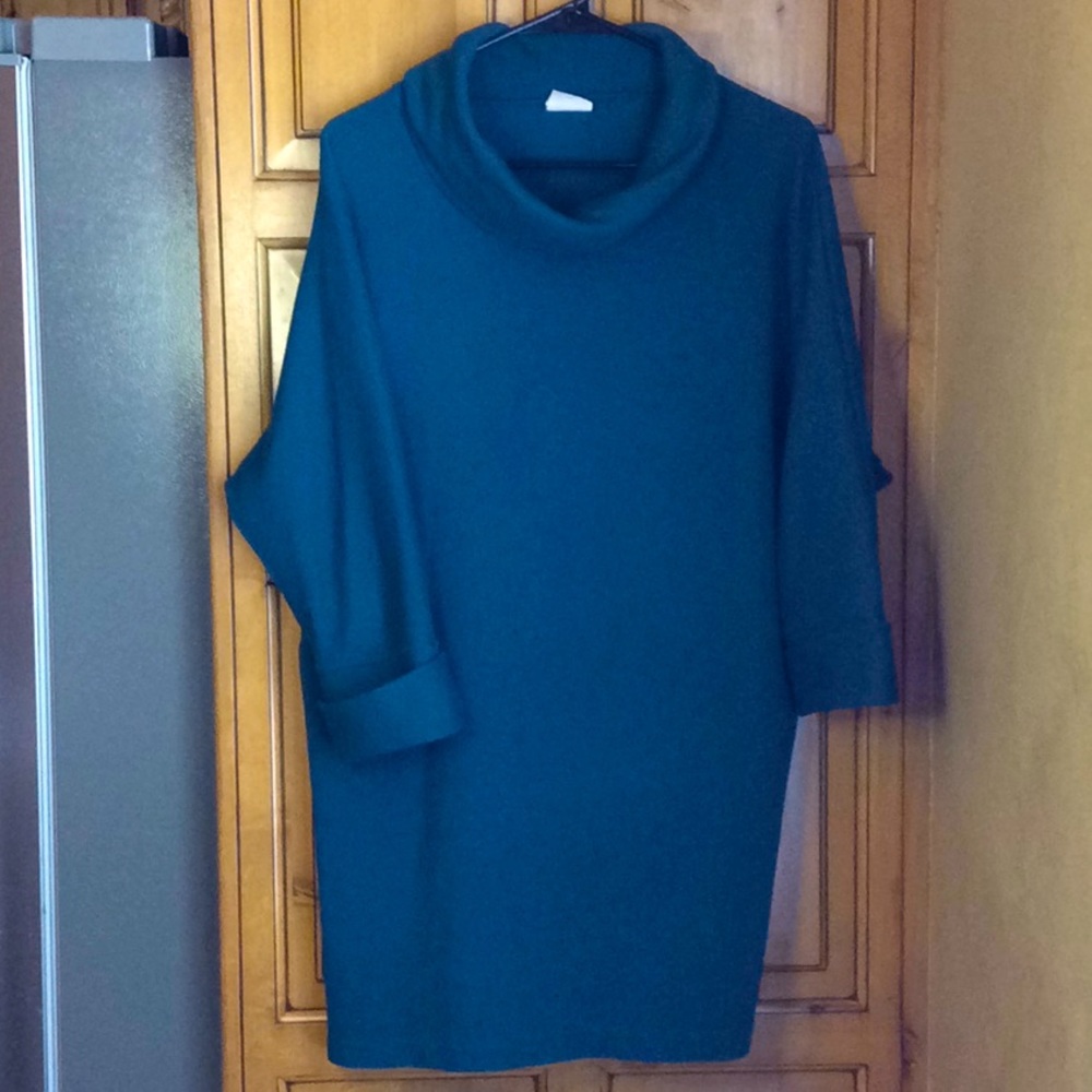 FINAL SALE PRICE Weekenders Teal Cowl Neck Raglan Tunic in Size M/M